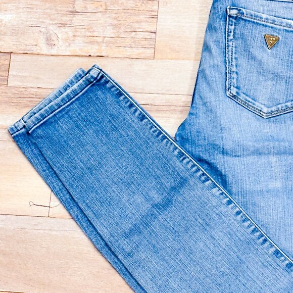 GUESS Brittney Light Wash Low-Rise Skinny Jeans | Size 26* - Picture 4 of 11